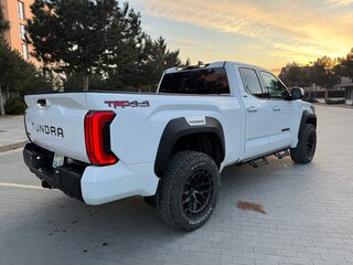 2022 Toyota Tundra Double Cab III, белый, 6990000 рублей, вид 3