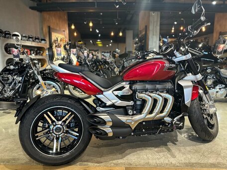 2023 Triumph Rocket 3, красный, 2990000 рублей, вид 1