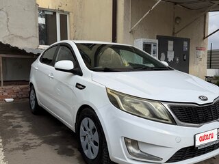 2014 Kia Rio 6-speed III, белый, 800000 рублей, вид 4