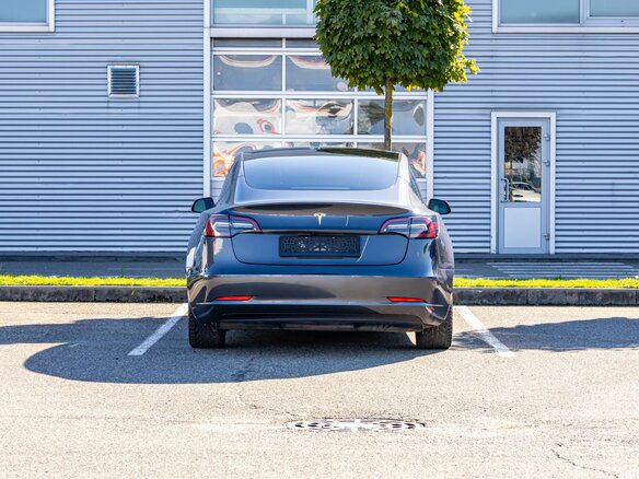 2023 Tesla Model 3 I Рестайлинг, серый, 3295000 рублей - вид 4