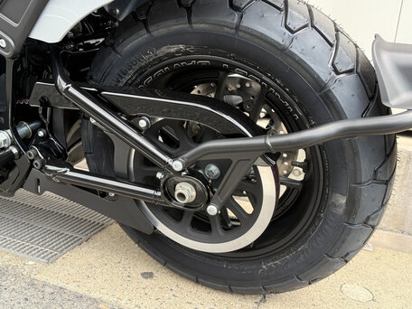 2024 Harley-Davidson Fat Bob, серый, 1700000 рублей, вид 5