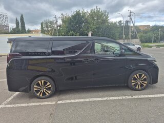 2021 Toyota Alphard III Рестайлинг, чёрный, 4999999 рублей, вид 2