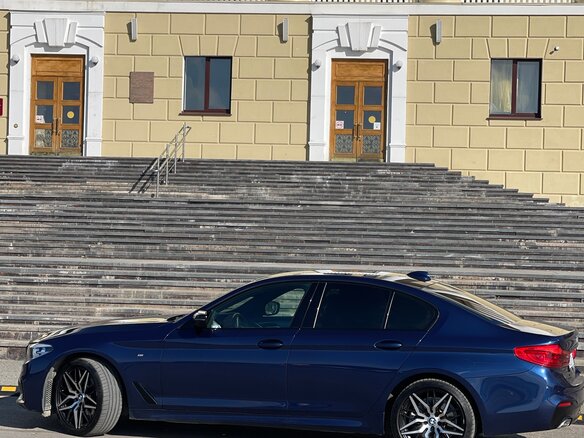 2018 BMW 5 серии 520d xDrive VII (G30/G31/G38), синий, 3100000 рублей - вид 10