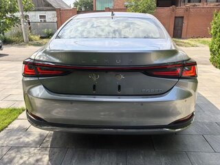 2026 Lexus ES 200 VII Рестайлинг 2, серебристый, 5000000 рублей, вид 5