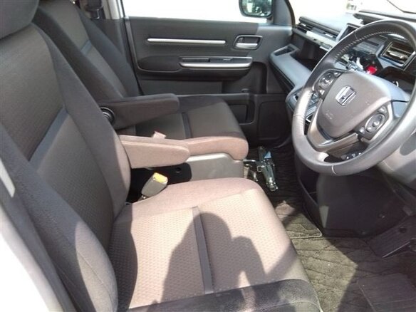 2020 Honda Stepwgn Spada V Рестайлинг, белый, 2350000 рублей - вид 4