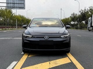 2023 Volkswagen Golf VIII, серый, 1925000 рублей, вид 2