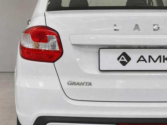2026 Lada (ВАЗ) Granta Sportline I Рестайлинг, белый, 1409000 рублей - вид 4