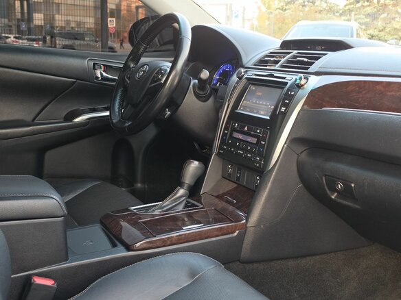 2017 Toyota Camry VII (XV50) Рестайлинг, чёрный, 2099000 рублей - вид 28