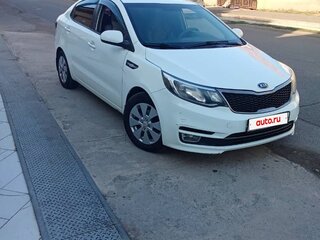 2017 Kia Rio III Рестайлинг, белый, 900000 рублей, вид 2