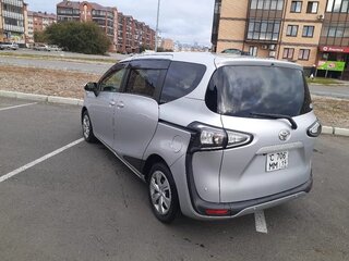 2020 Toyota Sienta II Рестайлинг, серый, 1410000 рублей, вид 2