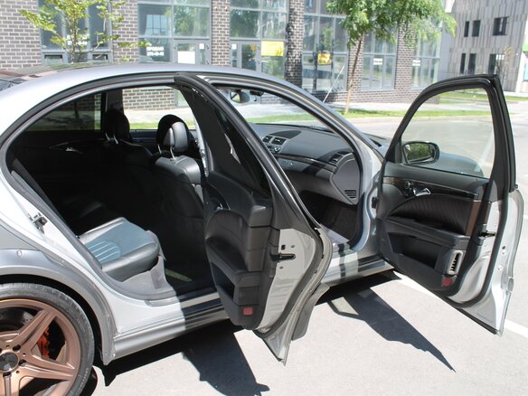 2003 Mercedes-Benz E-Класс AMG 55 AMG III (W211, S211), серебристый, 2100000 рублей - вид 27