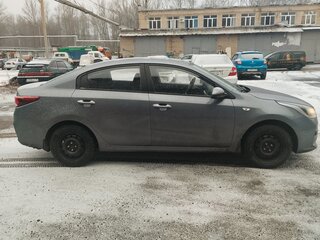 2017 Kia Rio IV, серый, 999999 рублей, вид 2
