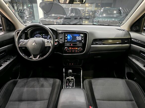 2019 Mitsubishi Outlander III Рестайлинг 3, белый - вид 23