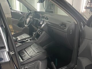 2020 Volkswagen Tiguan II, чёрный, 3300000 рублей, вид 4