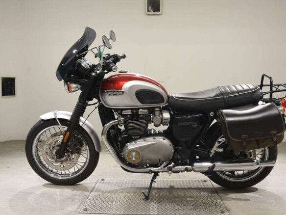 2016 Triumph Bonneville T120, серый, 738000 рублей