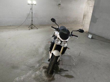 2008 Triumph Street Triple, белый, 490000 рублей, вид 3