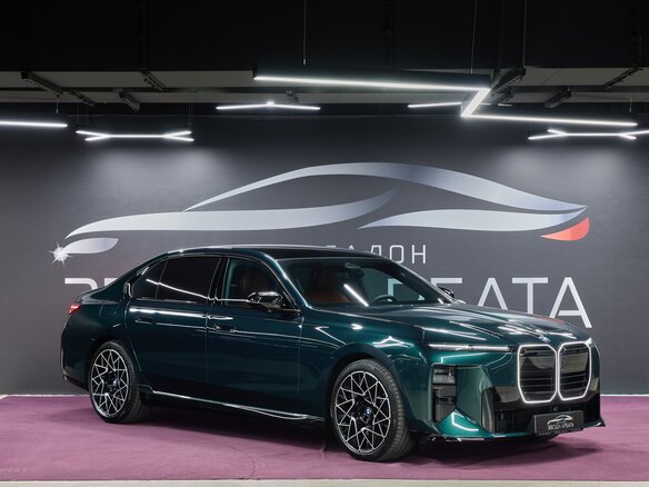 2026 BMW 7 серии 740 xDrive VII (G70) Рестайлинг, зелёный, 27790000 рублей - вид 6