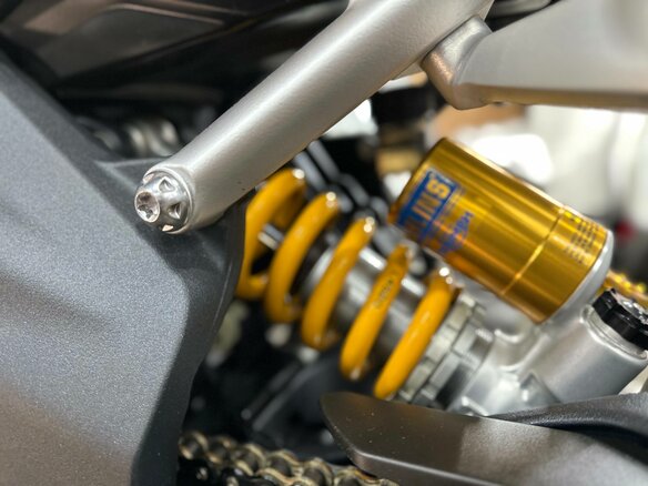 2021 Triumph Speed Triple, чёрный, 1390000 рублей - вид 32