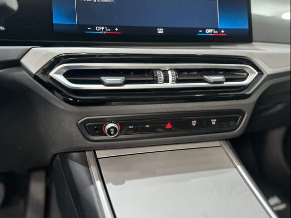 2022 BMW 3 серии 318i VII (G2x) Рестайлинг, чёрный, 3250915 рублей - вид 35