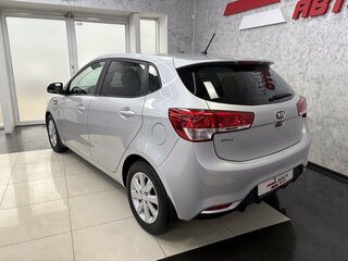 2016 Kia Rio III Рестайлинг, серебристый, 1299000 рублей, вид 3