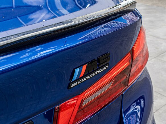 2019 BMW M5 Competition VI (F90), синий, 8380000 рублей - вид 12