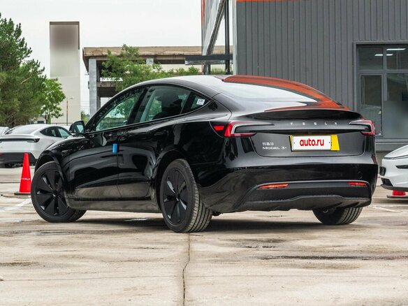 2025 Tesla Model 3 Long Range I Рестайлинг, чёрный, 8366500 рублей - вид 3