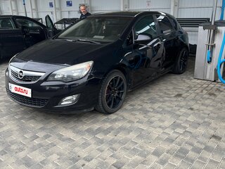 2011 Opel Astra J, чёрный, 550000 рублей, вид 4