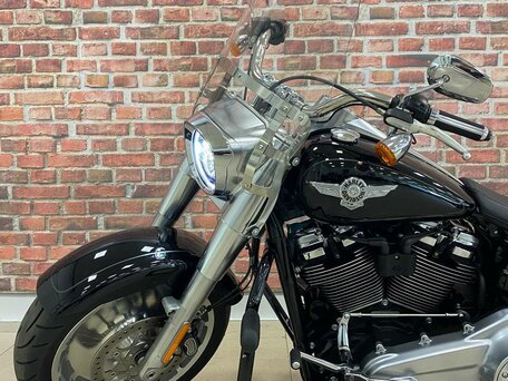 2020 Harley-Davidson Fat Boy, чёрный, 2200000 рублей, вид 4