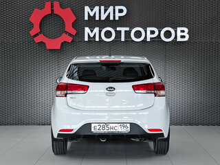 2016 Kia Rio III Рестайлинг, белый, 1180000 рублей, вид 5