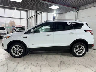 2017 Ford Kuga II Рестайлинг, белый, 1499000 рублей, вид 3