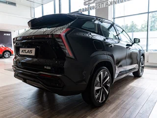 2026 Geely Atlas II, чёрный, 4229990 рублей, вид 3