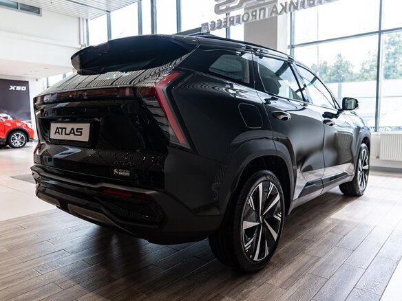 2026 Geely Atlas II, чёрный, 4229990 рублей - вид 2