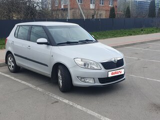 2012 Skoda Fabia II Рестайлинг, серебристый, 575000 рублей, вид 3