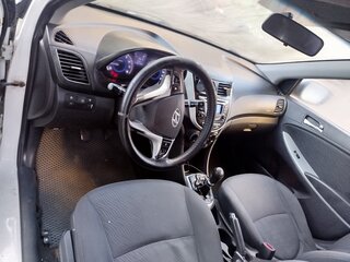 2013 Hyundai Solaris I, белый, 415000 рублей, вид 4