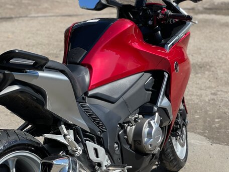 2011 Honda VFR 1200, красный, 850000 рублей, вид 2