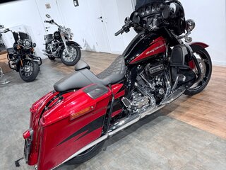 2017 Harley-Davidson CVO Street Glide, чёрный, 2299000 рублей, вид 3