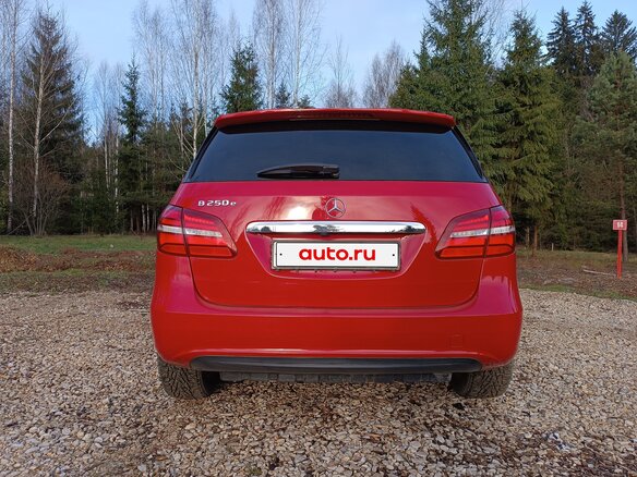 2017 Mercedes-Benz B-Класс 250 e II (W246) Рестайлинг, красный, 1700000 рублей - вид 6