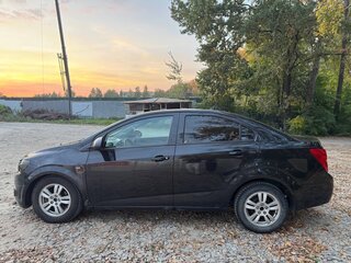 2014 Chevrolet Aveo II, чёрный, 610000 рублей, вид 2