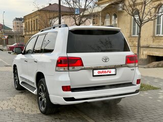 2016 Toyota Land Cruiser 200 Series Рестайлинг 2, белый, 5800000 рублей, вид 5