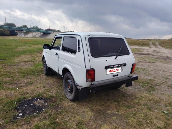 2012 Lada (ВАЗ) 2121 (4x4) I Рестайлинг, белый, 350000 рублей - вид 4