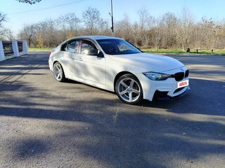 2017 BMW 3 серии 320i VI (F3x) Рестайлинг, белый, 3150000 рублей, вид 4