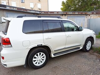 2017 Toyota Land Cruiser 200 Series Рестайлинг 2, белый, 7990000 рублей, вид 4