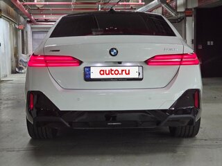 2024 BMW 5 серии 530i xDrive VIII (G60/G61/G68), белый, 8277700 рублей, вид 4