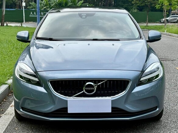 2019 Volvo V40 II Рестайлинг, голубой, 1040000 рублей - вид 2