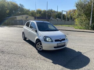 2001 Toyota Vitz I (P10), белый, 298000 рублей, вид 1