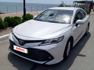 2018 Toyota Camry VIII (XV70), белый, 2140000 рублей, вид 2