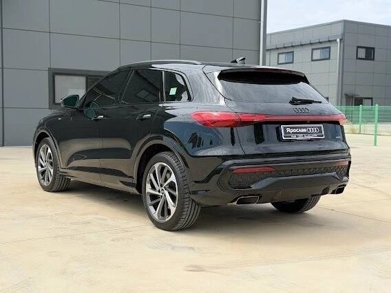 2025 Audi Q5 45 TFSI III (GU), чёрный, 8250000 рублей - вид 3