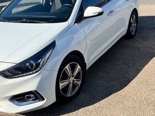 2017 Hyundai Solaris II, белый, 1270000 рублей, вид 3