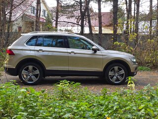 2017 Volkswagen Tiguan II, бежевый, 2750000 рублей, вид 5