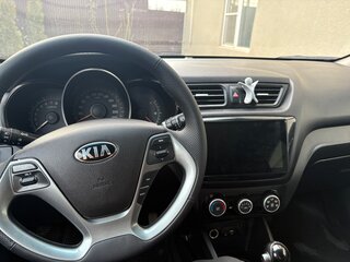 2016 Kia Rio III Рестайлинг, серебристый, 960000 рублей, вид 5